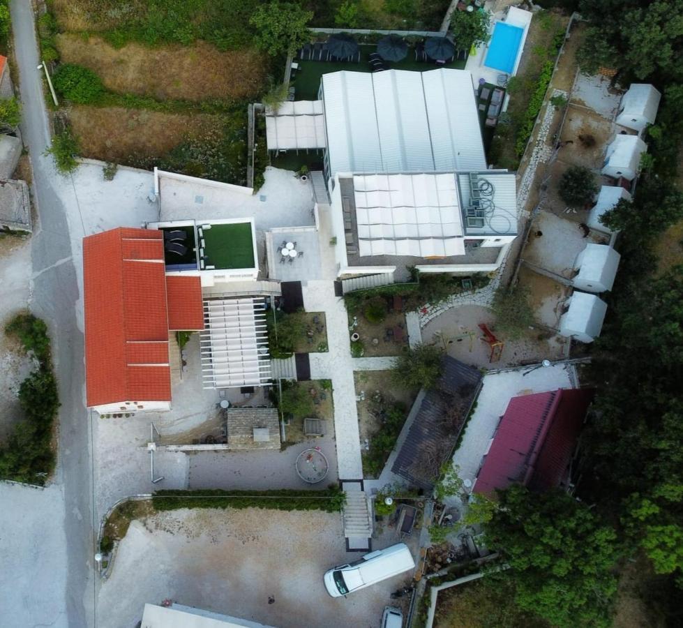 Village Property Trusa Tugare Esterno foto